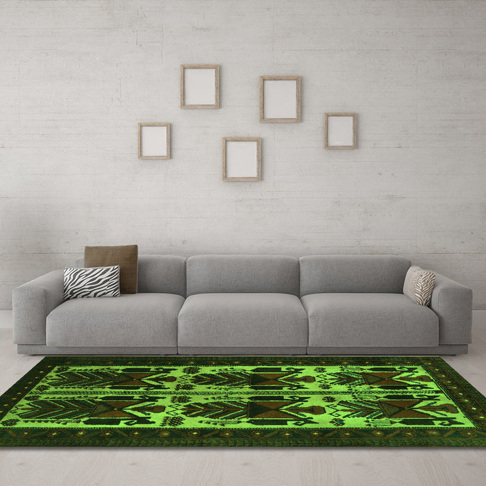 Machine Washable Persian Green Traditional Area Rugs in a Living Room,, wshtr2377grn