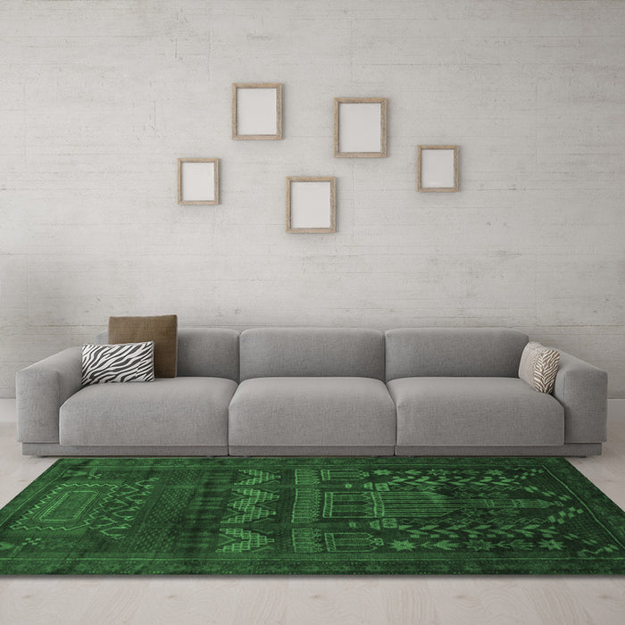 Machine Washable Persian Emerald Green Traditional Area Rugs in a Living Room,, wshtr2381emgrn