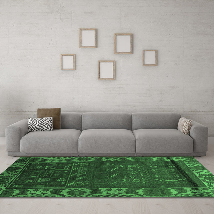 Machine Washable Persian Emerald Green Traditional Area Rugs in a Living Room,, wshtr2382emgrn