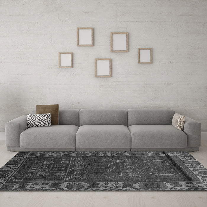 Machine Washable Persian Gray Traditional Rug in a Living Room,, wshtr2382gry