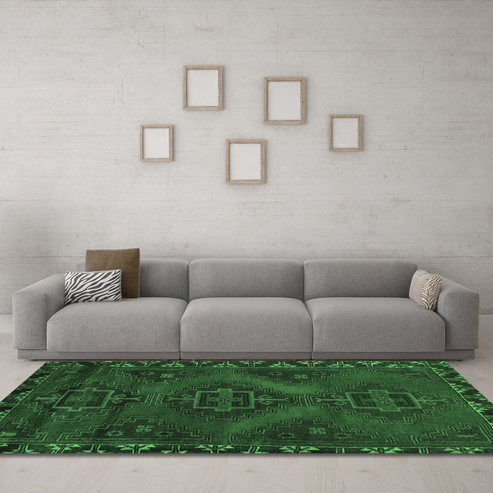 Machine Washable Persian Emerald Green Traditional Area Rugs in a Living Room,, wshtr2383emgrn