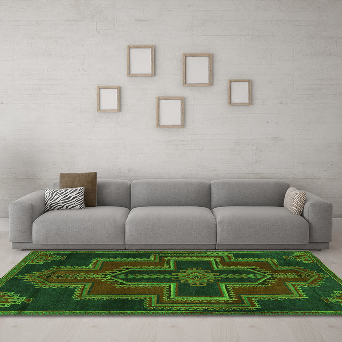 Machine Washable Persian Green Traditional Area Rugs in a Living Room,, wshtr2384grn