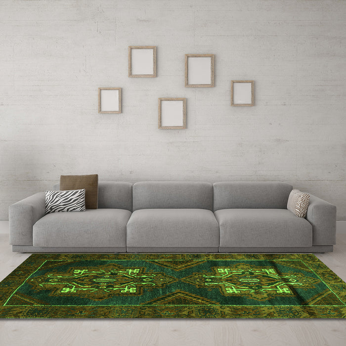 Machine Washable Persian Green Traditional Area Rugs in a Living Room,, wshtr2386grn