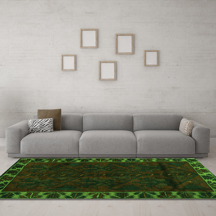 Machine Washable Persian Green Traditional Area Rugs in a Living Room,, wshtr2388grn