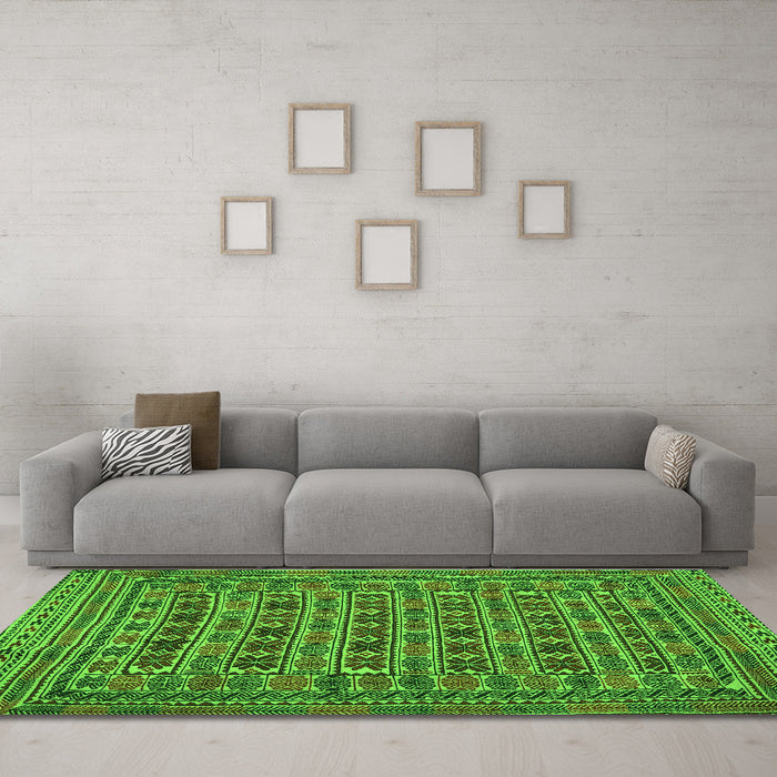 Machine Washable Persian Green Traditional Area Rugs in a Living Room,, wshtr2391grn