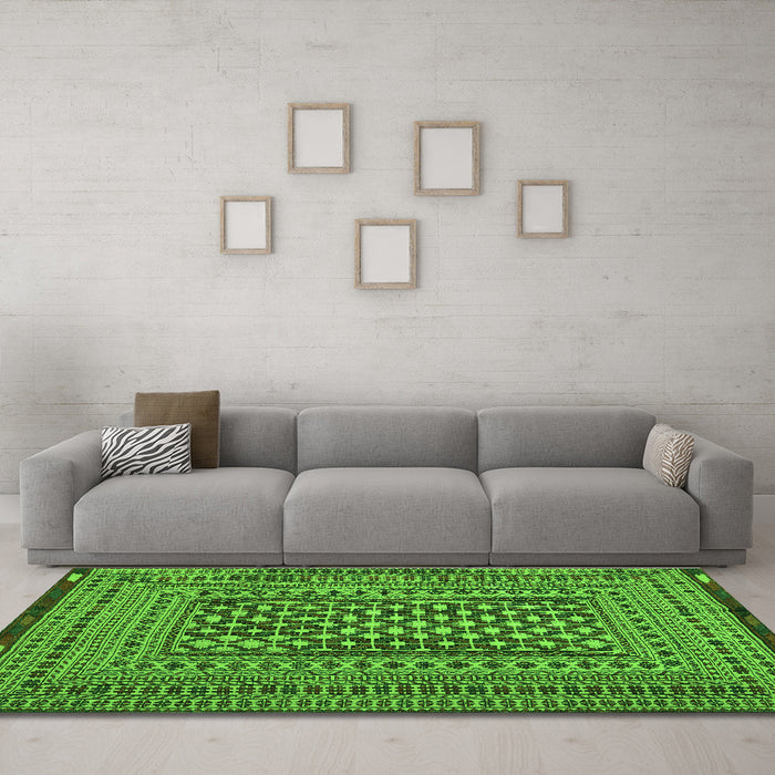 Machine Washable Persian Green Traditional Area Rugs in a Living Room,, wshtr2392grn