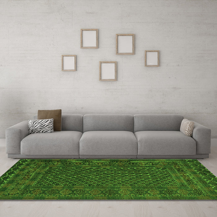 Machine Washable Persian Green Traditional Area Rugs in a Living Room,, wshtr2393grn