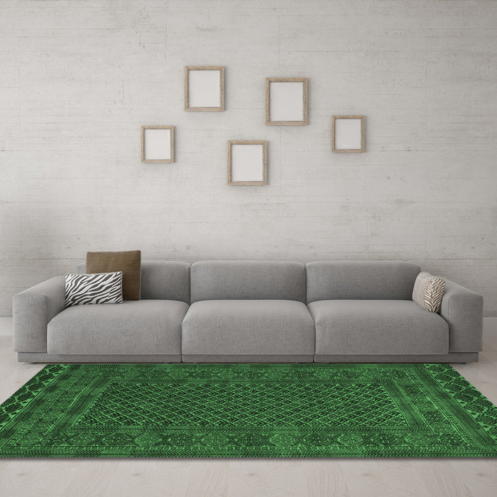Machine Washable Persian Emerald Green Traditional Area Rugs in a Living Room,, wshtr2393emgrn