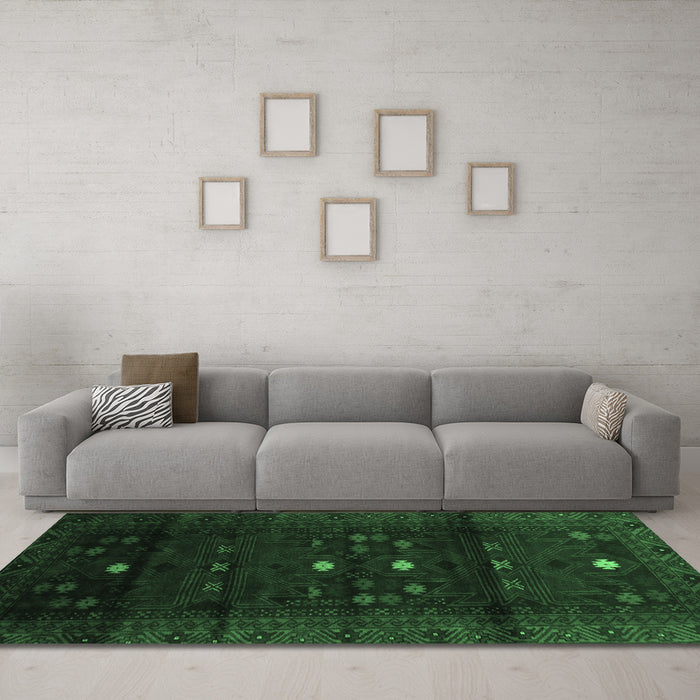 Machine Washable Persian Emerald Green Traditional Area Rugs in a Living Room,, wshtr2397emgrn