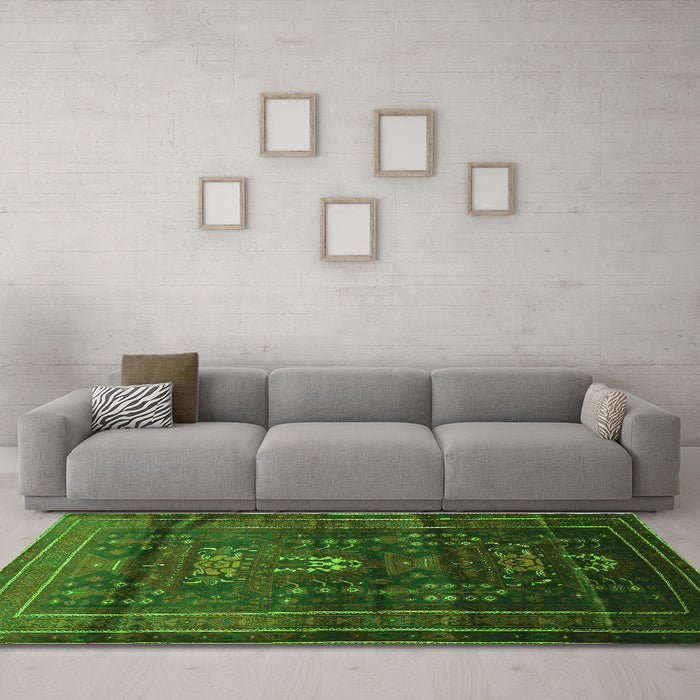Machine Washable Persian Green Traditional Area Rugs in a Living Room,, wshtr2399grn