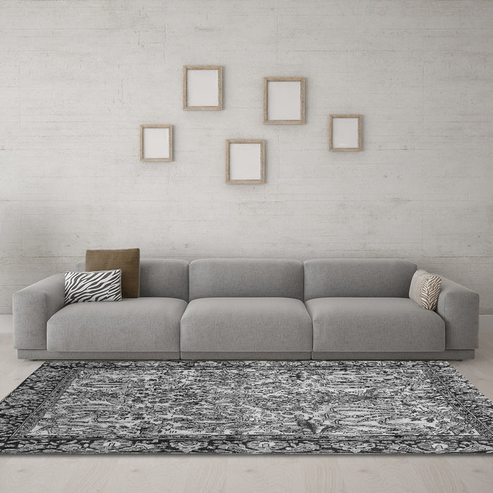 Machine Washable Persian Gray Traditional Rug in a Living Room,, wshtr2404gry