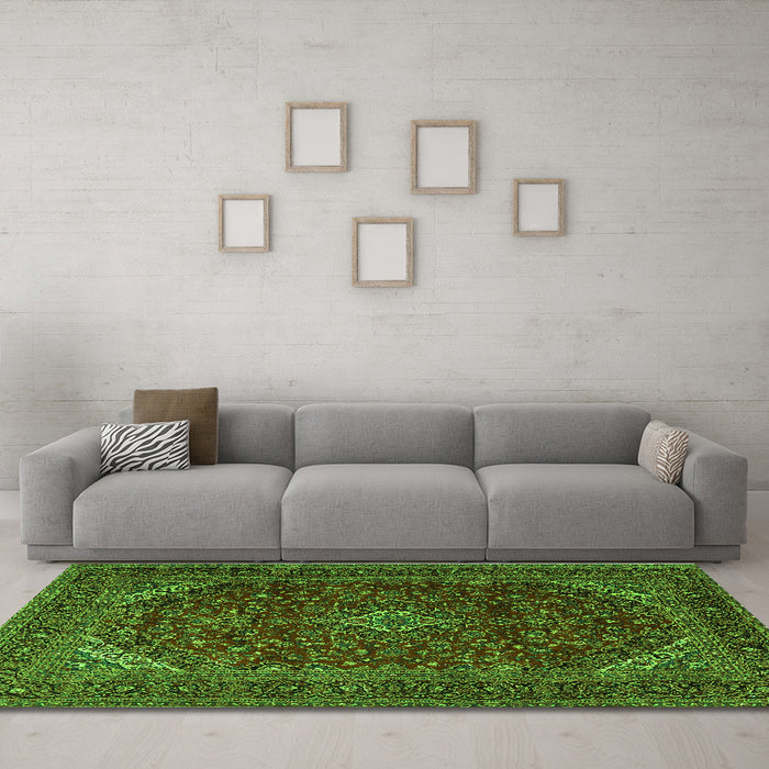 Machine Washable Persian Green Traditional Area Rugs in a Living Room,, wshtr2405grn