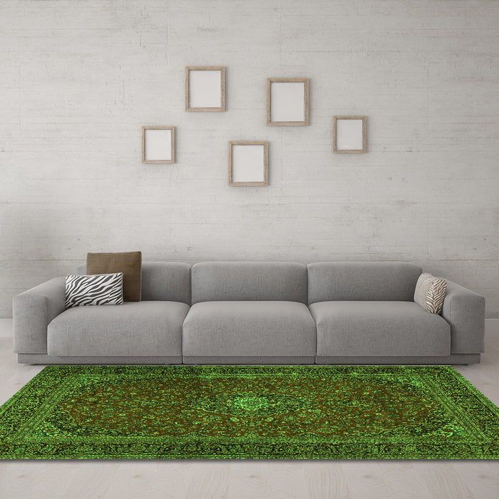 Machine Washable Persian Green Traditional Area Rugs in a Living Room,, wshtr2406grn
