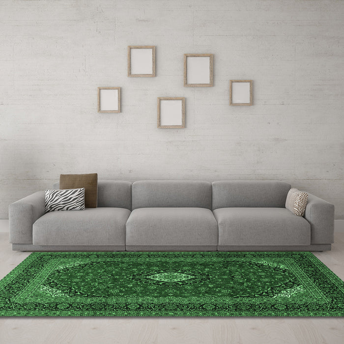 Machine Washable Medallion Emerald Green Traditional Area Rugs in a Living Room,, wshtr2408emgrn