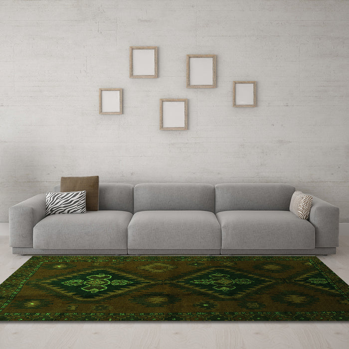 Machine Washable Persian Green Traditional Area Rugs in a Living Room,, wshtr2413grn