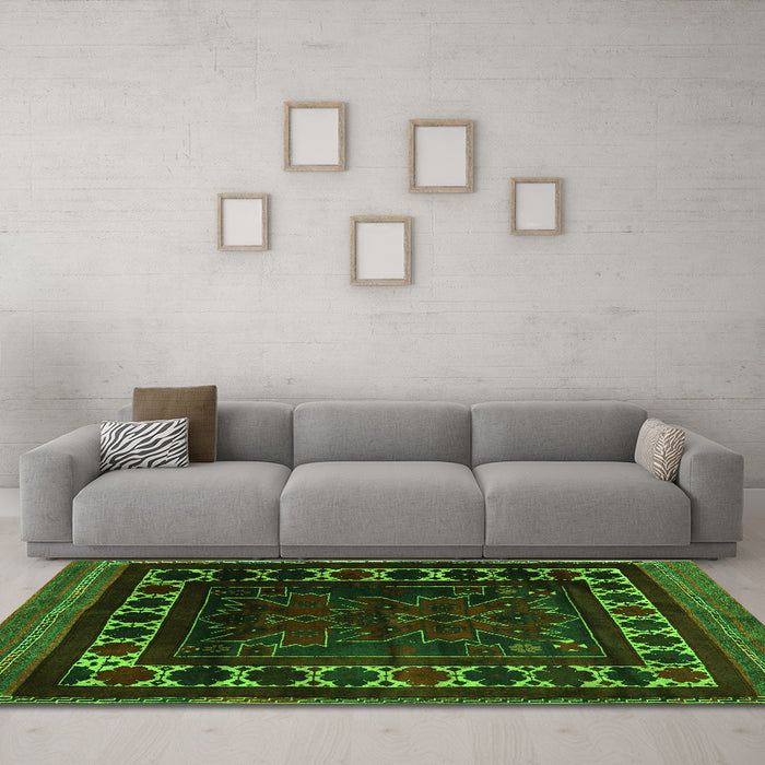 Machine Washable Persian Green Traditional Area Rugs in a Living Room,, wshtr2414grn