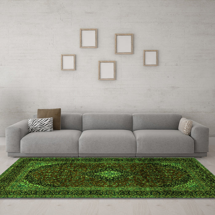 Machine Washable Persian Green Traditional Area Rugs in a Living Room,, wshtr2417grn