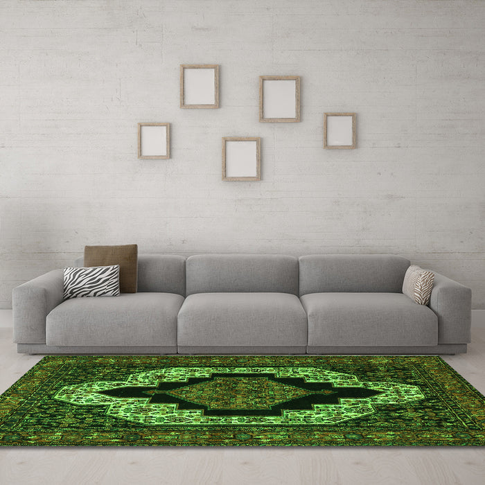 Machine Washable Persian Green Traditional Area Rugs in a Living Room,, wshtr2419grn
