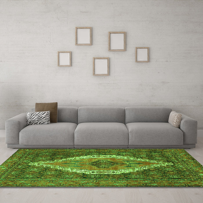 Machine Washable Medallion Green Traditional Area Rugs in a Living Room,, wshtr2421grn