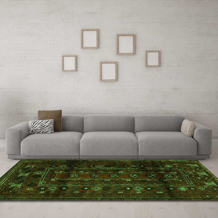 Machine Washable Persian Green Traditional Area Rugs in a Living Room,, wshtr2427grn