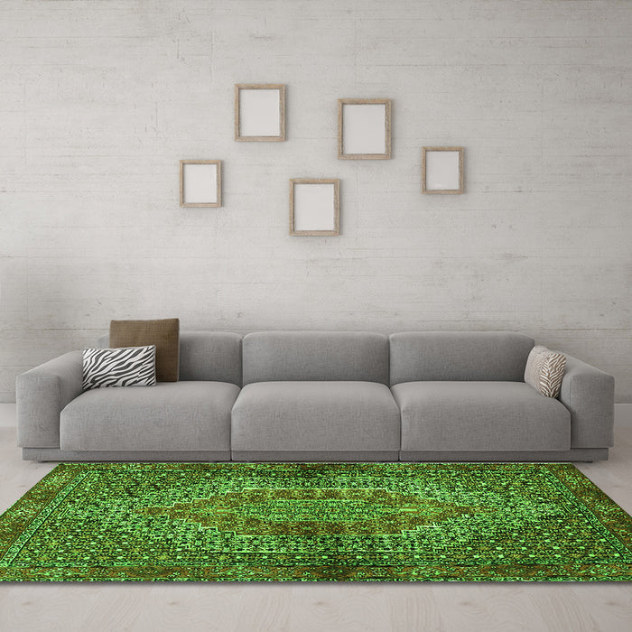 Machine Washable Persian Green Traditional Area Rugs in a Living Room,, wshtr2431grn