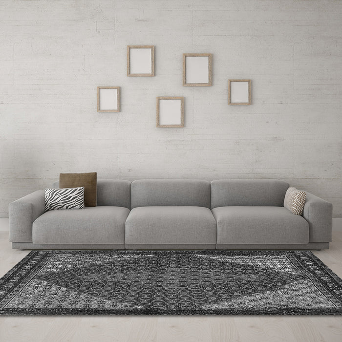 Machine Washable Persian Gray Traditional Rug in a Living Room,, wshtr2432gry