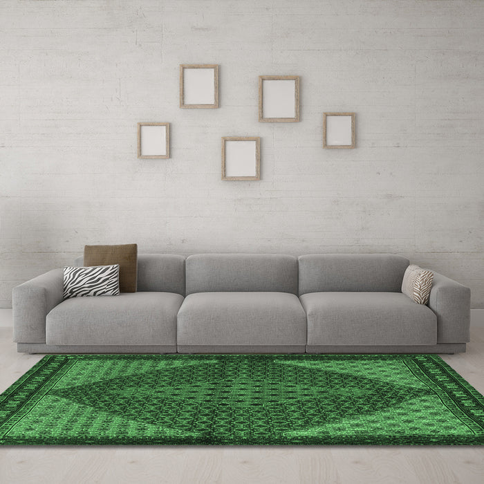 Machine Washable Persian Emerald Green Traditional Area Rugs in a Living Room,, wshtr2432emgrn