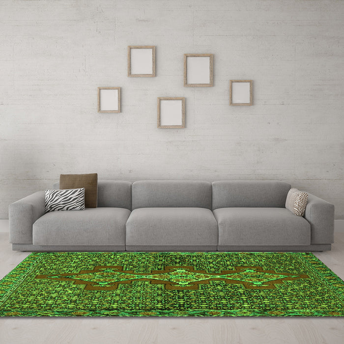 Machine Washable Persian Green Traditional Area Rugs in a Living Room,, wshtr2435grn