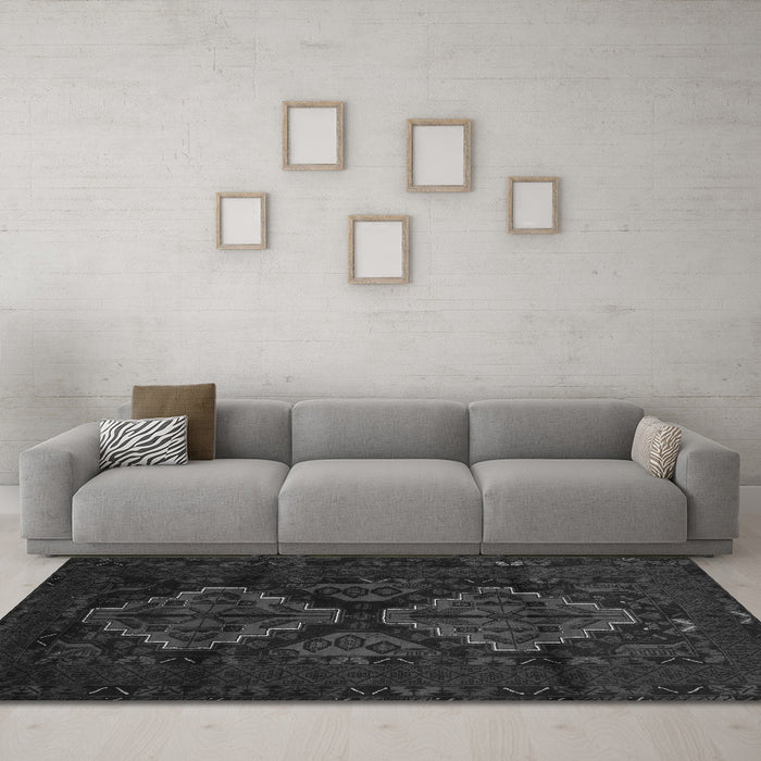 Machine Washable Persian Gray Traditional Rug in a Living Room,, wshtr2437gry