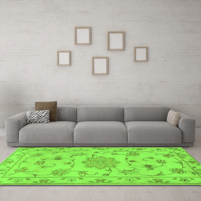 Machine Washable Persian Green Traditional Area Rugs in a Living Room,, wshtr2438grn