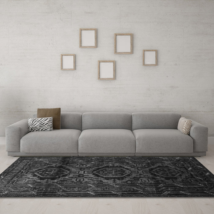 Machine Washable Persian Gray Traditional Rug in a Living Room,, wshtr2439gry