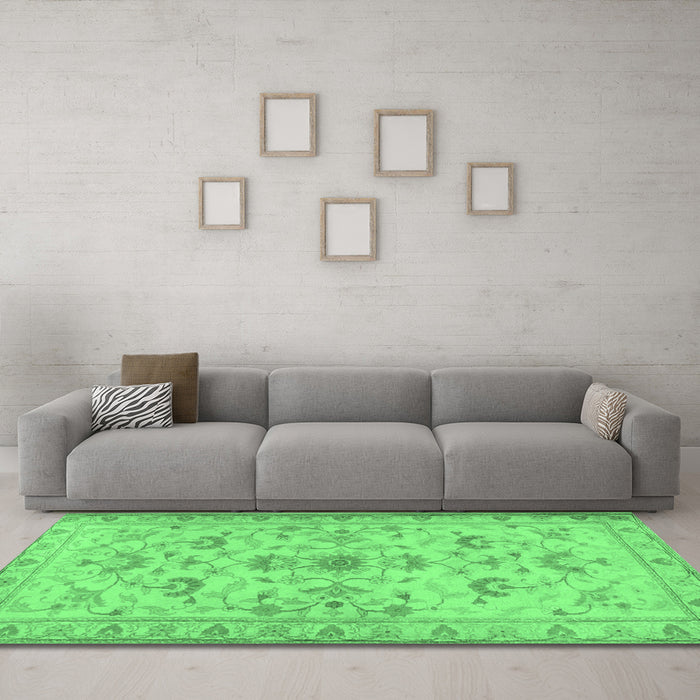 Machine Washable Persian Emerald Green Traditional Area Rugs in a Living Room,, wshtr2442emgrn