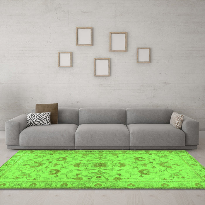 Machine Washable Persian Green Traditional Area Rugs in a Living Room,, wshtr2442grn