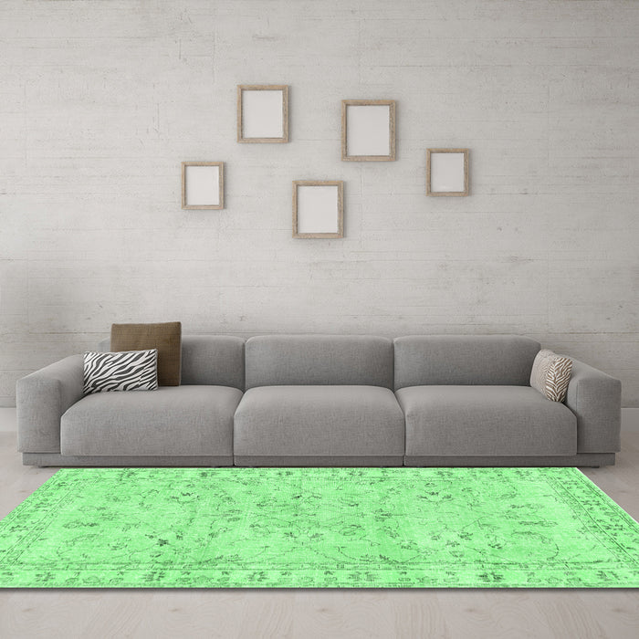 Machine Washable Persian Emerald Green Traditional Area Rugs in a Living Room,, wshtr2443emgrn