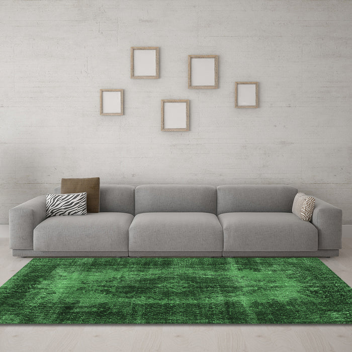 Machine Washable Persian Emerald Green Traditional Area Rugs in a Living Room,, wshtr2444emgrn