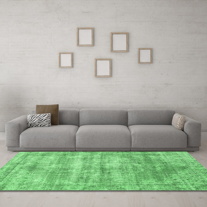 Machine Washable Persian Emerald Green Traditional Area Rugs in a Living Room,, wshtr2445emgrn