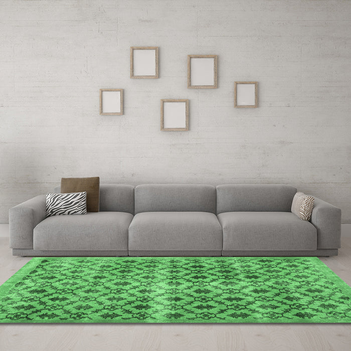 Machine Washable Persian Emerald Green Traditional Area Rugs in a Living Room,, wshtr2447emgrn