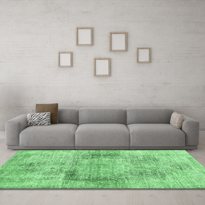 Machine Washable Persian Emerald Green Traditional Area Rugs in a Living Room,, wshtr2449emgrn