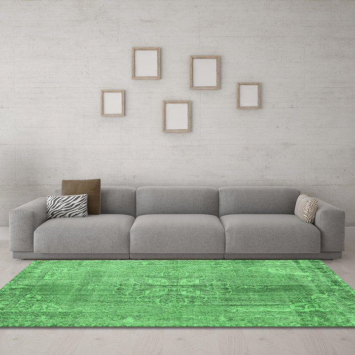 Machine Washable Persian Emerald Green Traditional Area Rugs in a Living Room,, wshtr2451emgrn