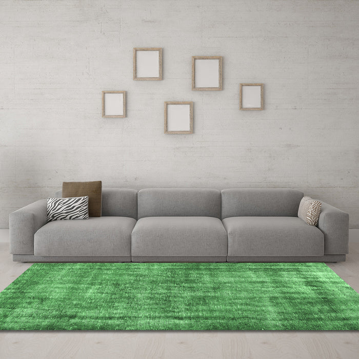 Machine Washable Persian Emerald Green Traditional Area Rugs in a Living Room,, wshtr2452emgrn