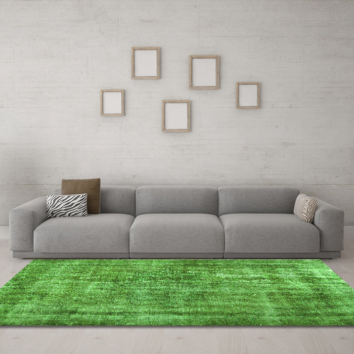 Machine Washable Persian Green Traditional Area Rugs in a Living Room,, wshtr2452grn
