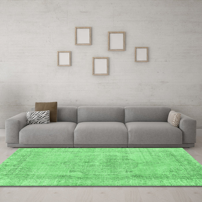 Machine Washable Persian Emerald Green Traditional Area Rugs in a Living Room,, wshtr2453emgrn