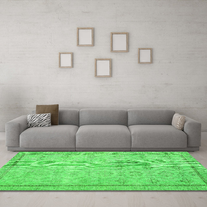 Machine Washable Persian Green Traditional Area Rugs in a Living Room,, wshtr2455grn