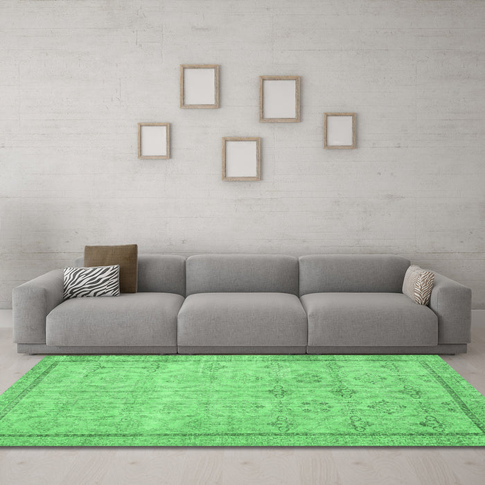Machine Washable Persian Emerald Green Traditional Area Rugs in a Living Room,, wshtr2455emgrn