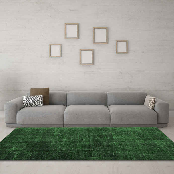 Machine Washable Persian Emerald Green Traditional Area Rugs in a Living Room,, wshtr2456emgrn