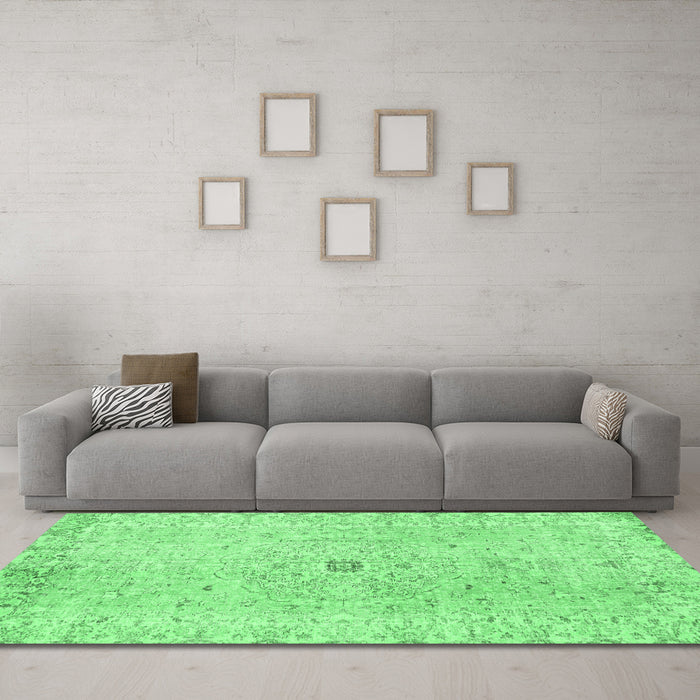 Machine Washable Persian Emerald Green Traditional Area Rugs in a Living Room,, wshtr2457emgrn