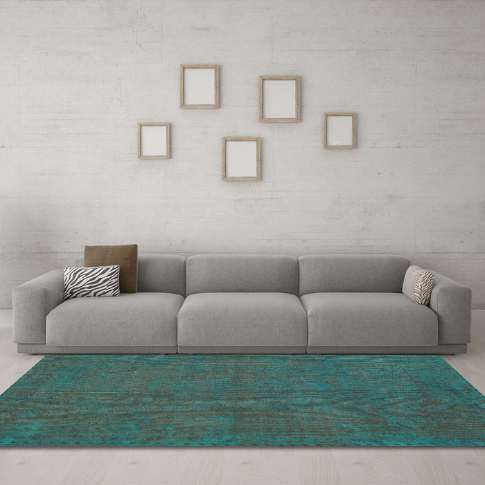 Machine Washable Persian Turquoise Traditional Area Rugs in a Living Room,, wshtr2458turq