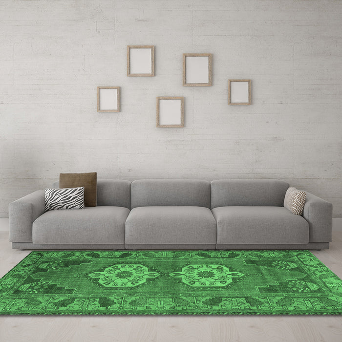 Machine Washable Persian Emerald Green Traditional Area Rugs in a Living Room,, wshtr2459emgrn
