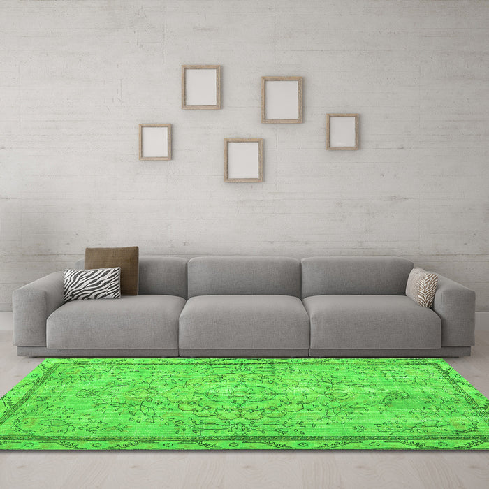 Machine Washable Persian Green Traditional Area Rugs in a Living Room,, wshtr2460grn