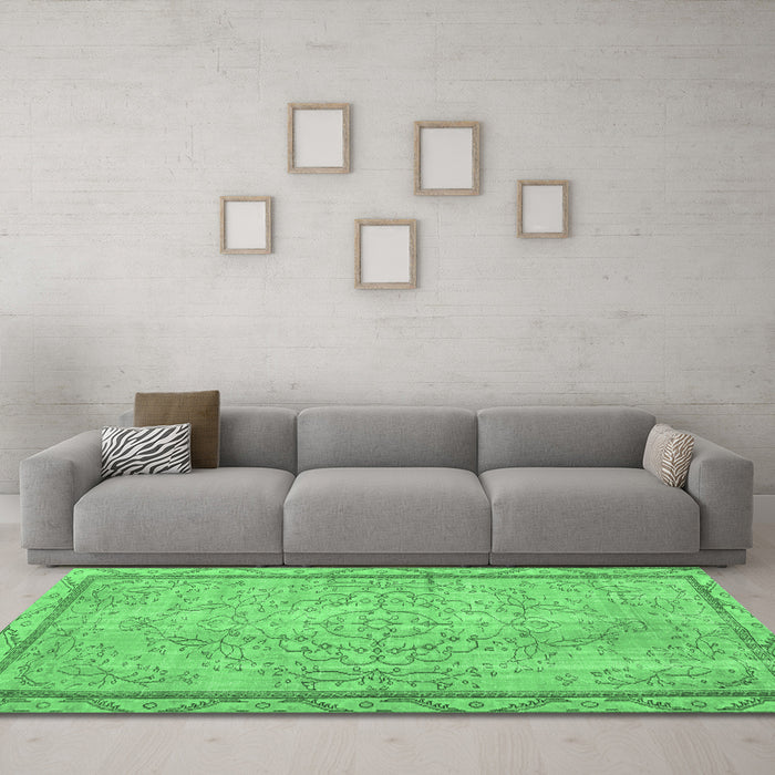 Machine Washable Persian Emerald Green Traditional Area Rugs in a Living Room,, wshtr2460emgrn
